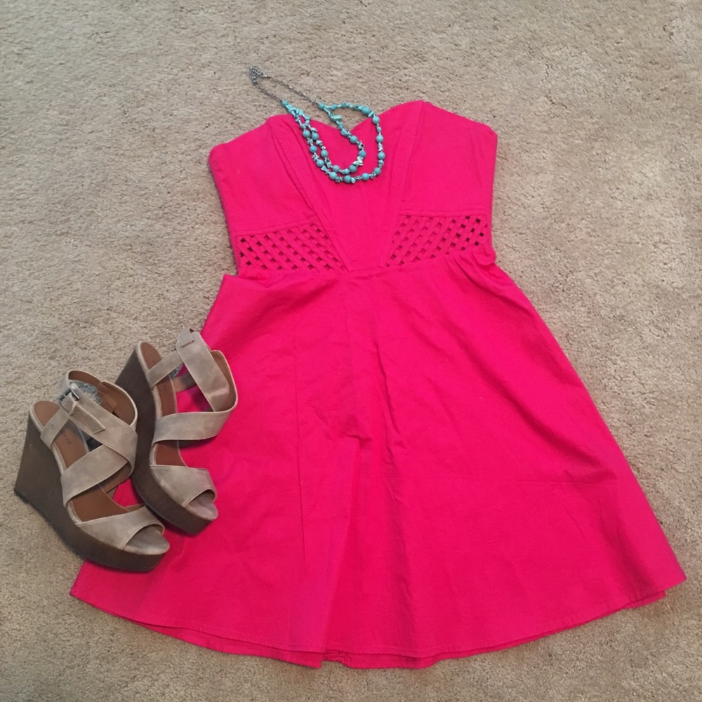 Adorable strapless 🌸summer dress ☀️. Size 4